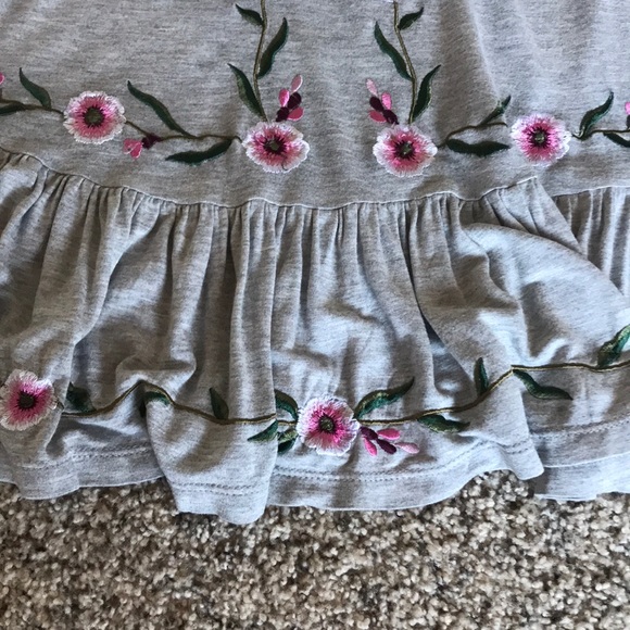 Floral Embroidered Top - Picture 2 of 4
